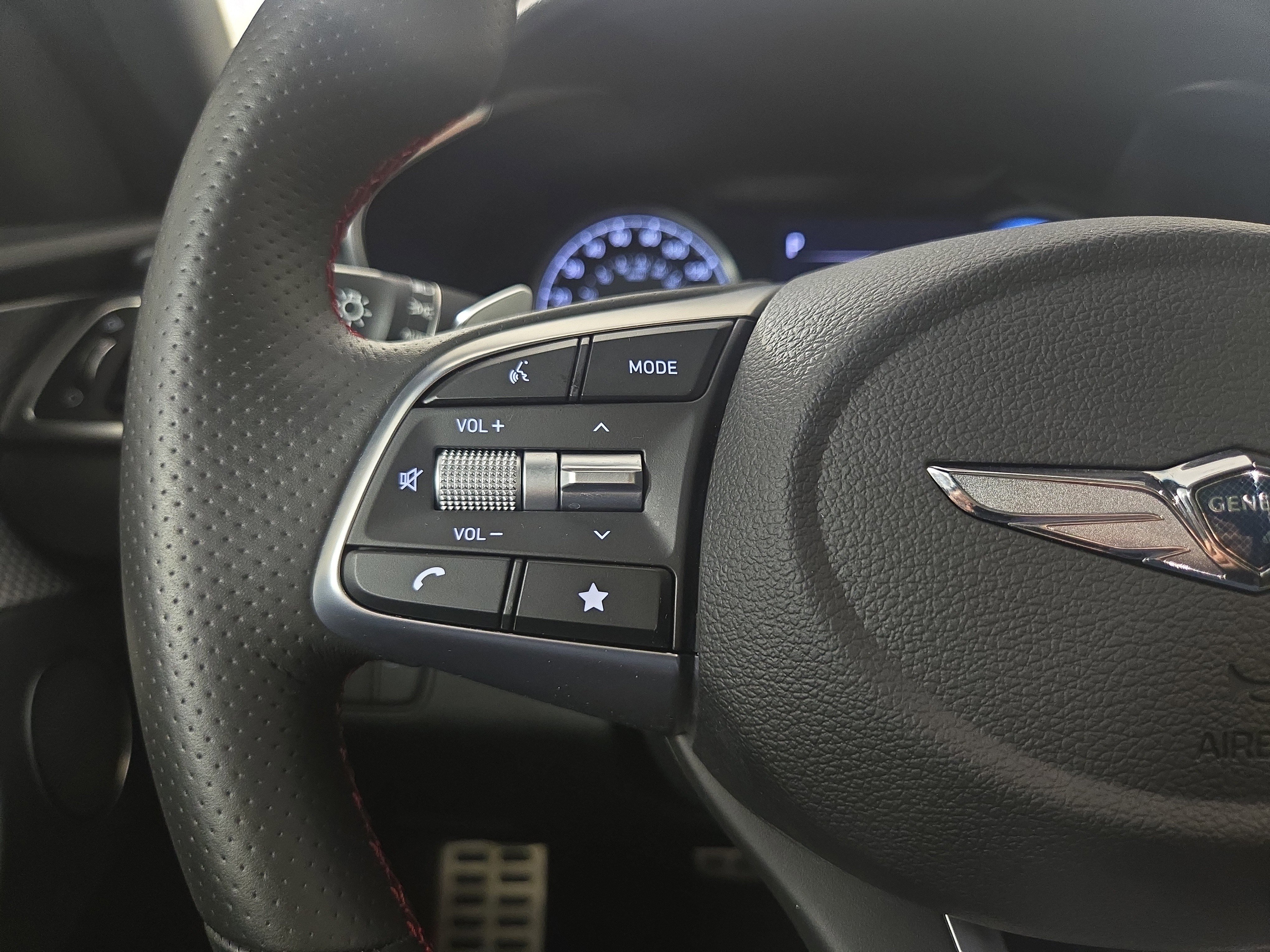Used 2023 Genesis G70 2.0T w/ Sport Prestige Package RWD image 16