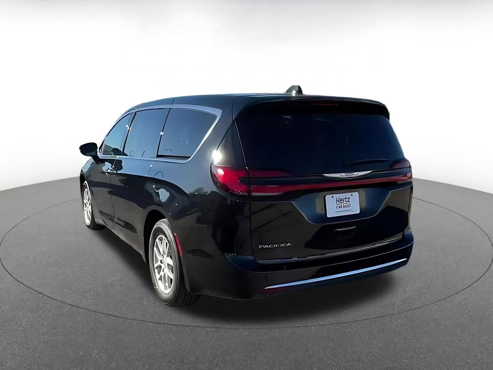 Used 2025 Chrysler Pacifica Select image 11