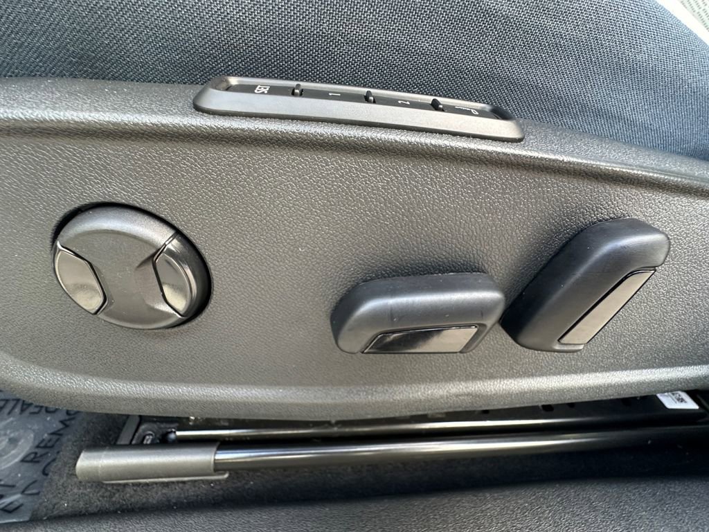 Used 2023 Volkswagen ID.4 Pro S image 10