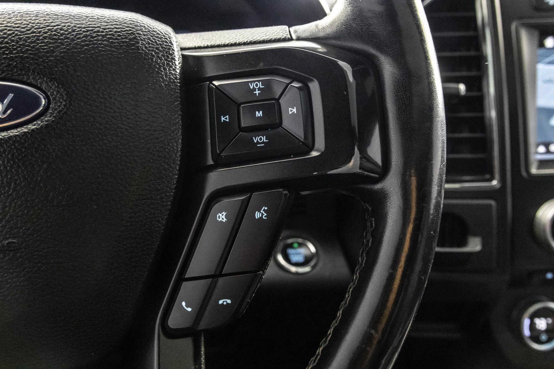 Used 2018 Ford Expedition Limited w/ Equipment Group 302A AWD/4WD image 28