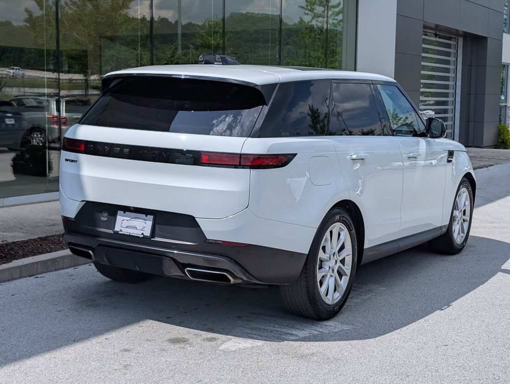 Used 2024 Land Rover Range Rover Sport SE AWD/4WD image 8