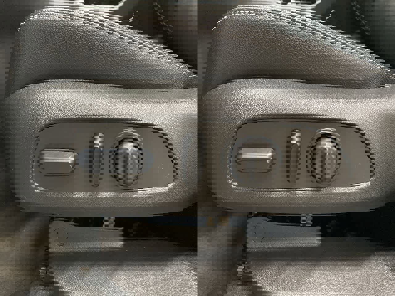 Used 2024 GMC Terrain SLT image 14