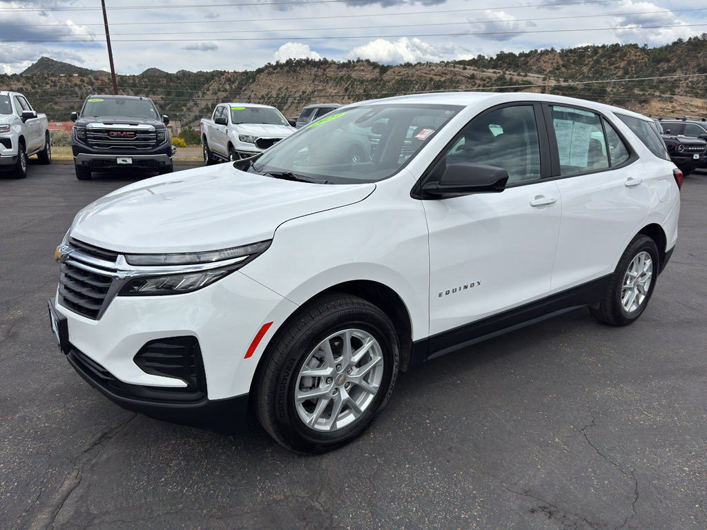 Used 2023 Chevrolet Equinox LS AWD/4WD image 3