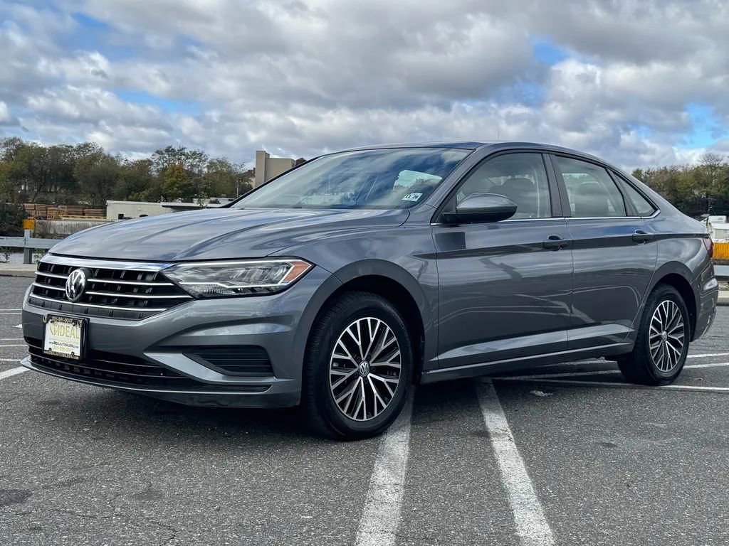 Used 2021 Volkswagen Jetta SE image 3