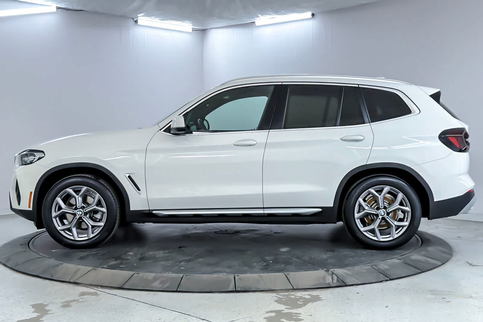 Used 2023 BMW X3 xDrive30i w/ Convenience Package AWD/4WD image 5