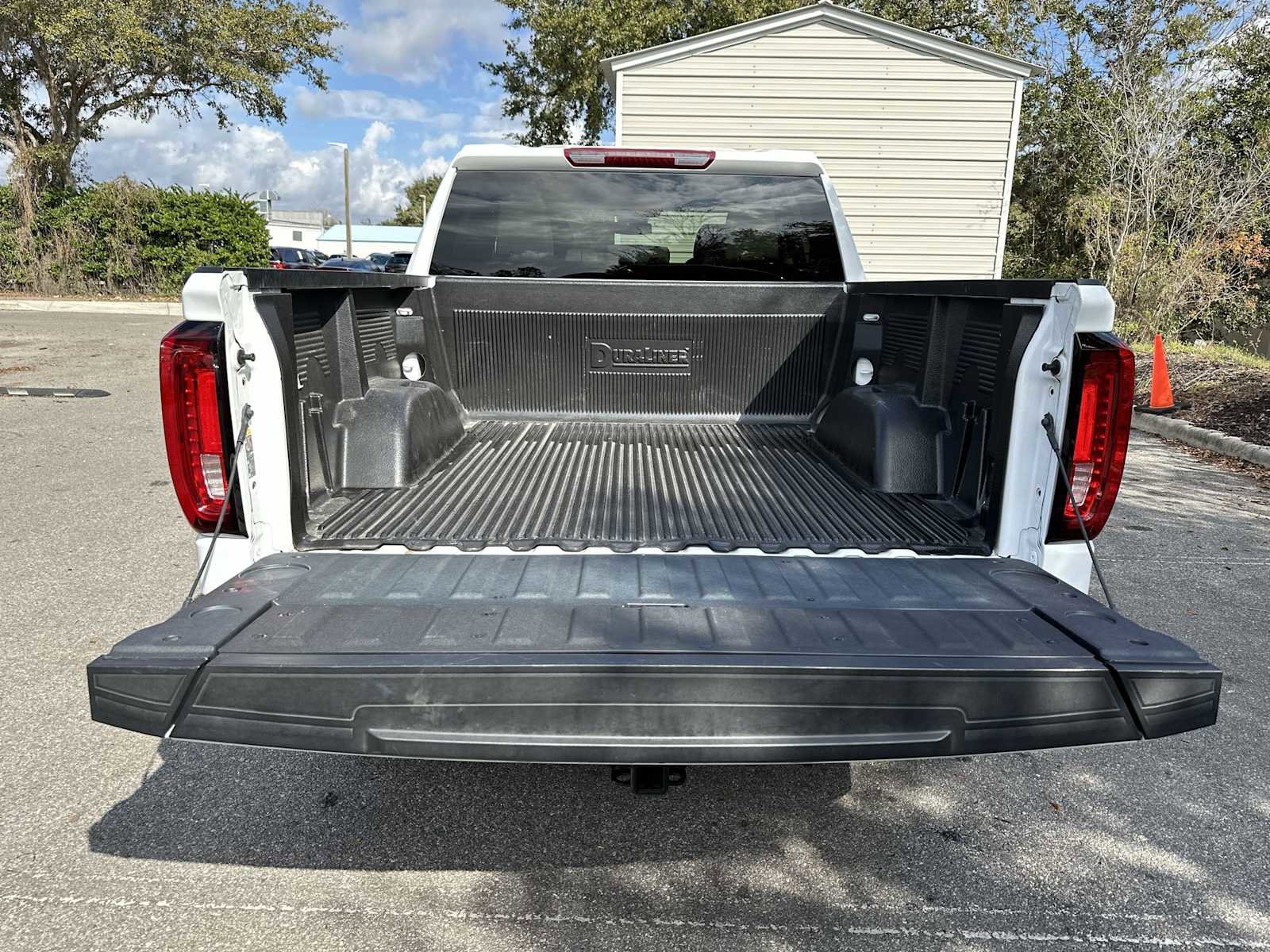 Certified 2025 GMC Sierra 1500 SLT image 25