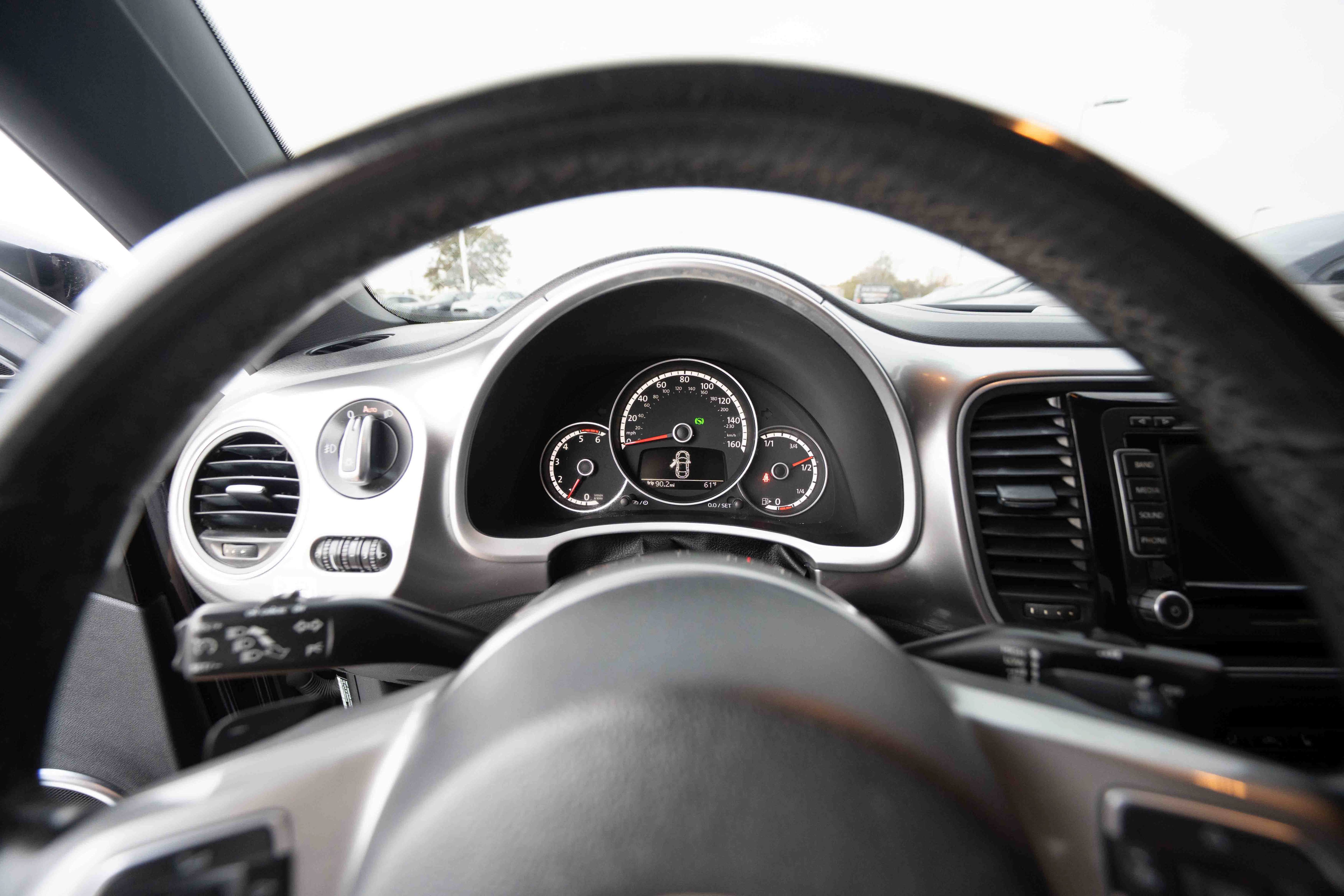 Used 2014 Volkswagen Beetle TDI FWD image 15