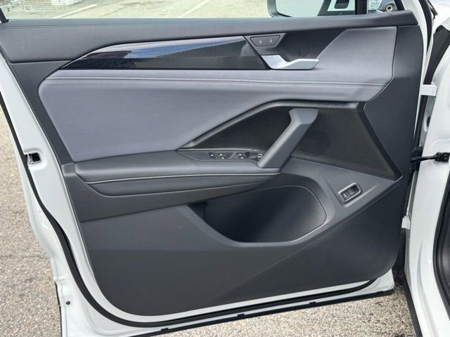 Used 2025 Volkswagen Tiguan SE image 31