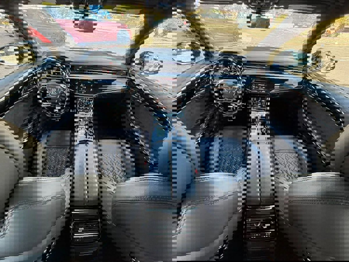 Used 2021 Audi S8 L w/ S8 Executive Package image 32