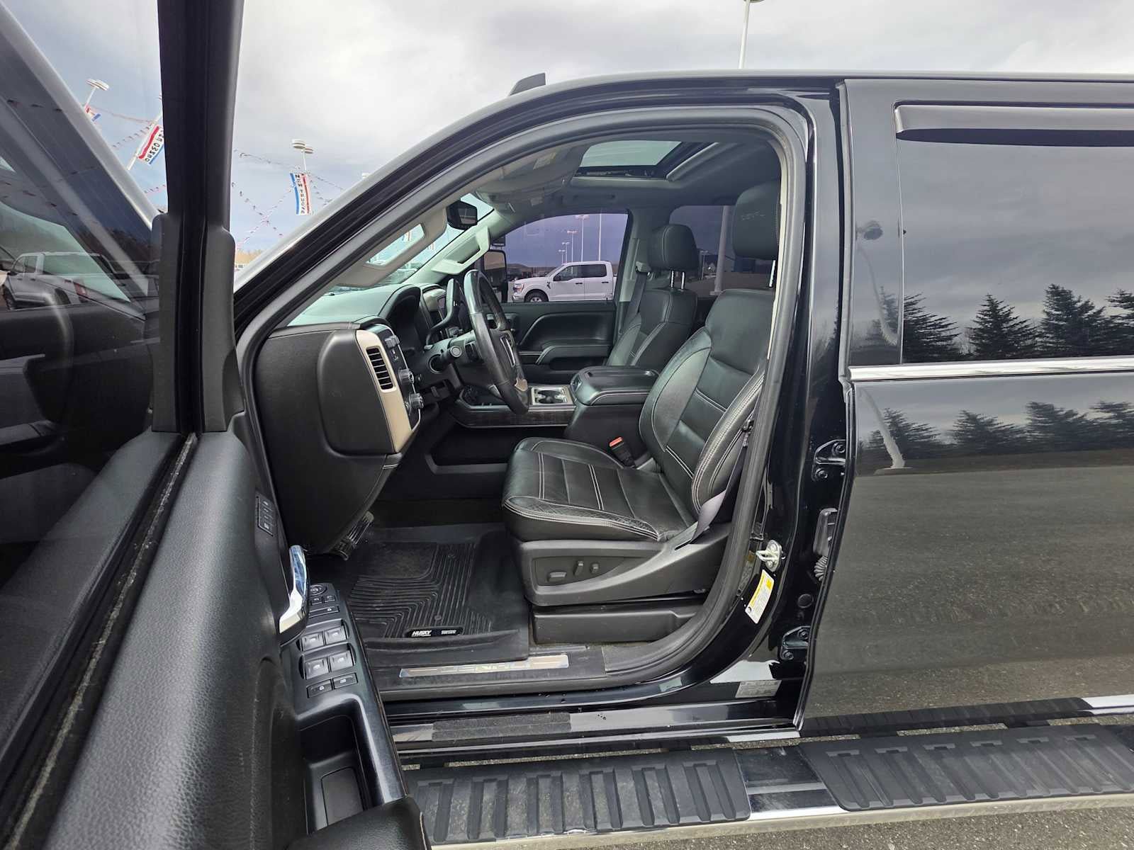 Used 2015 GMC Sierra 2500 Denali w/ Duramax Plus Package AWD/4WD image 19