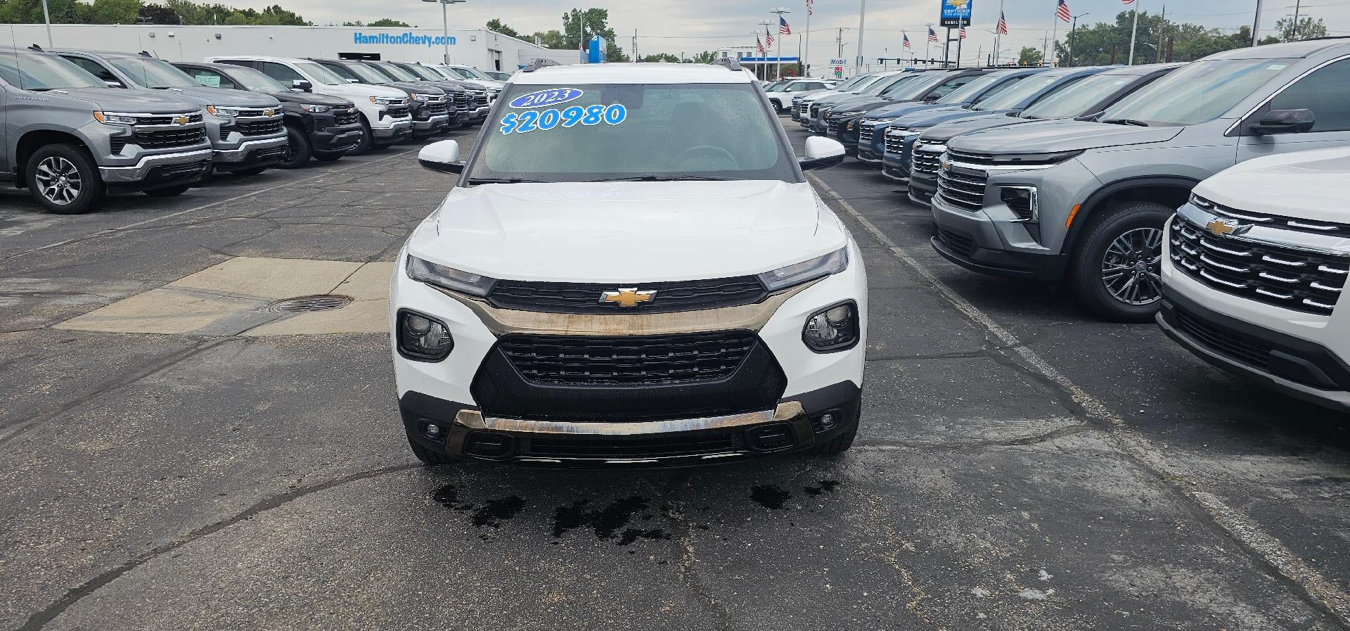 Used 2023 Chevrolet TrailBlazer ACTIV w/ Convenience Package AWD/4WD image 2