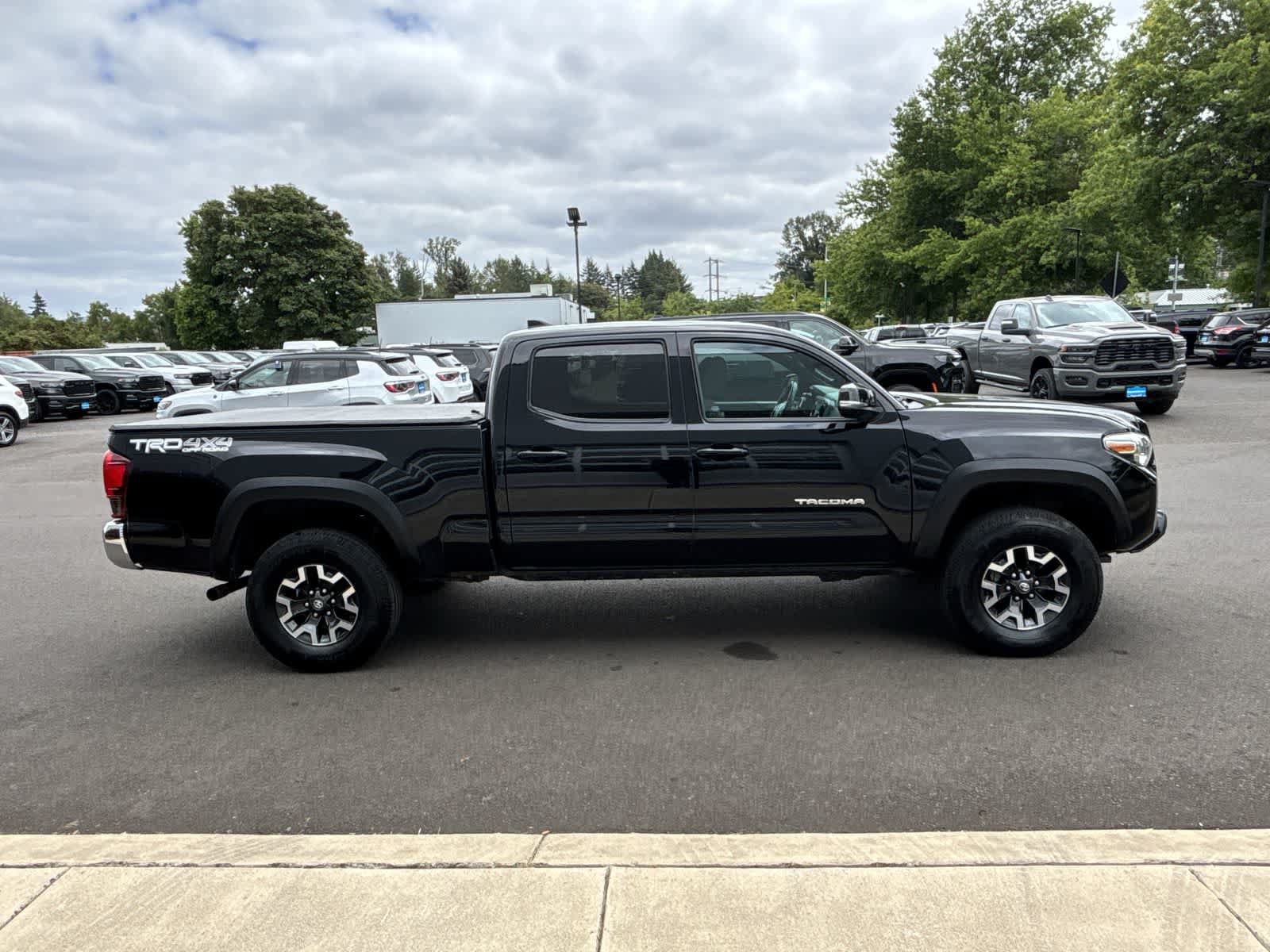 Used 2019 Toyota Tacoma TRD Off-Road AWD/4WD image 6