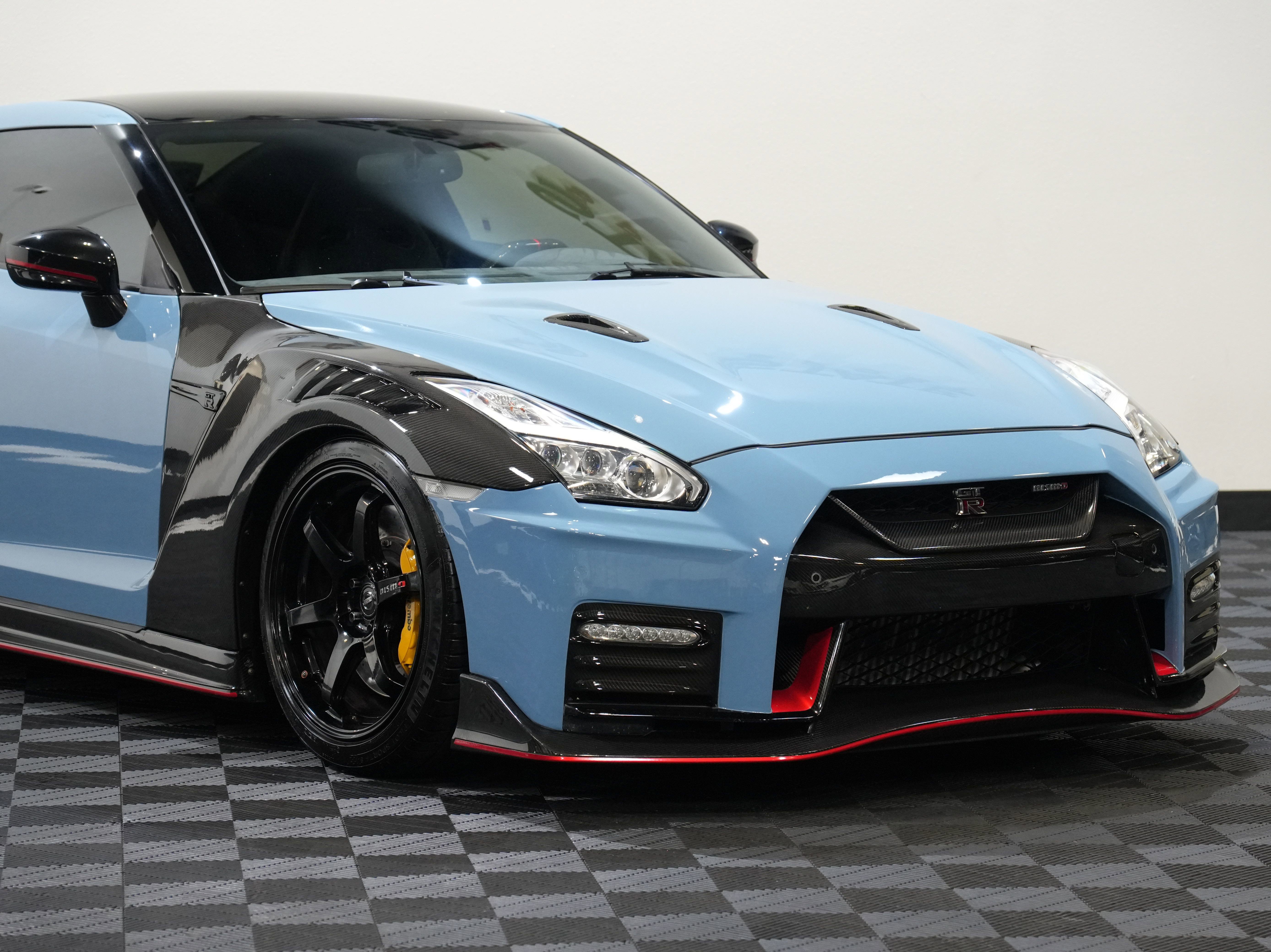 Used 2017 Nissan GT-R NISMO AWD/4WD image 9