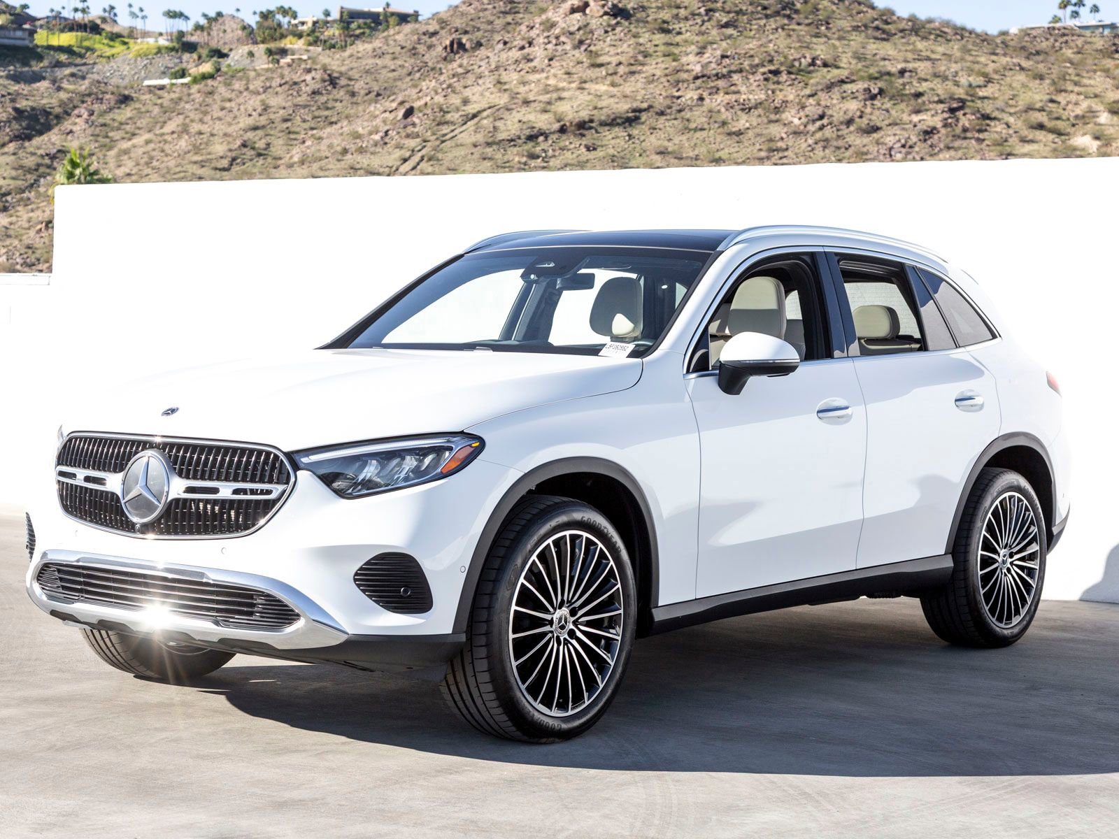 Used 2025 Mercedes-Benz GLC 300 image 5