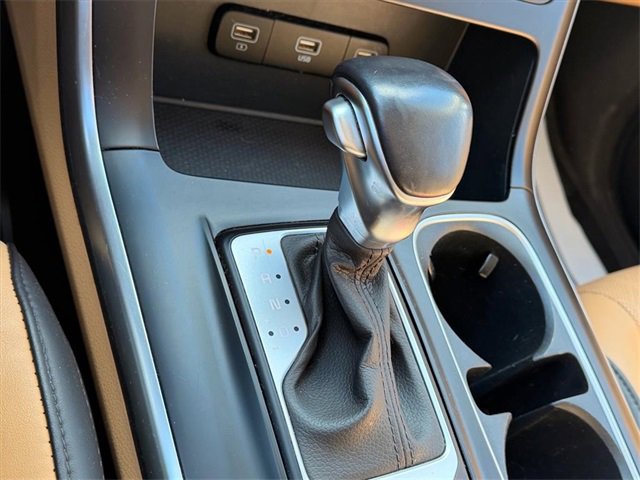 Used 2023 Kia Carnival LX image 20