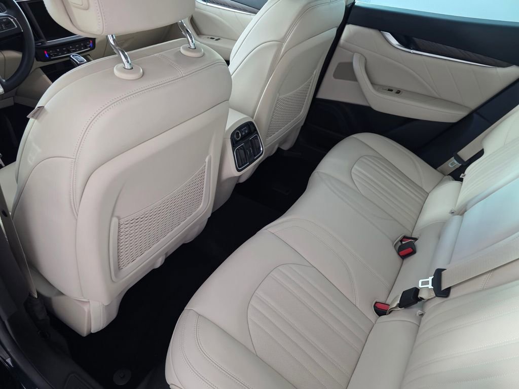 Used 2022 Maserati Levante GT AWD/4WD image 16