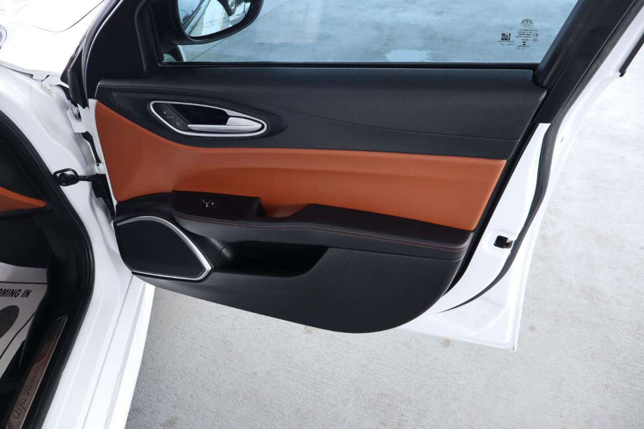 Used 2019 Alfa Romeo Giulia w/ Nero Edizione image 39