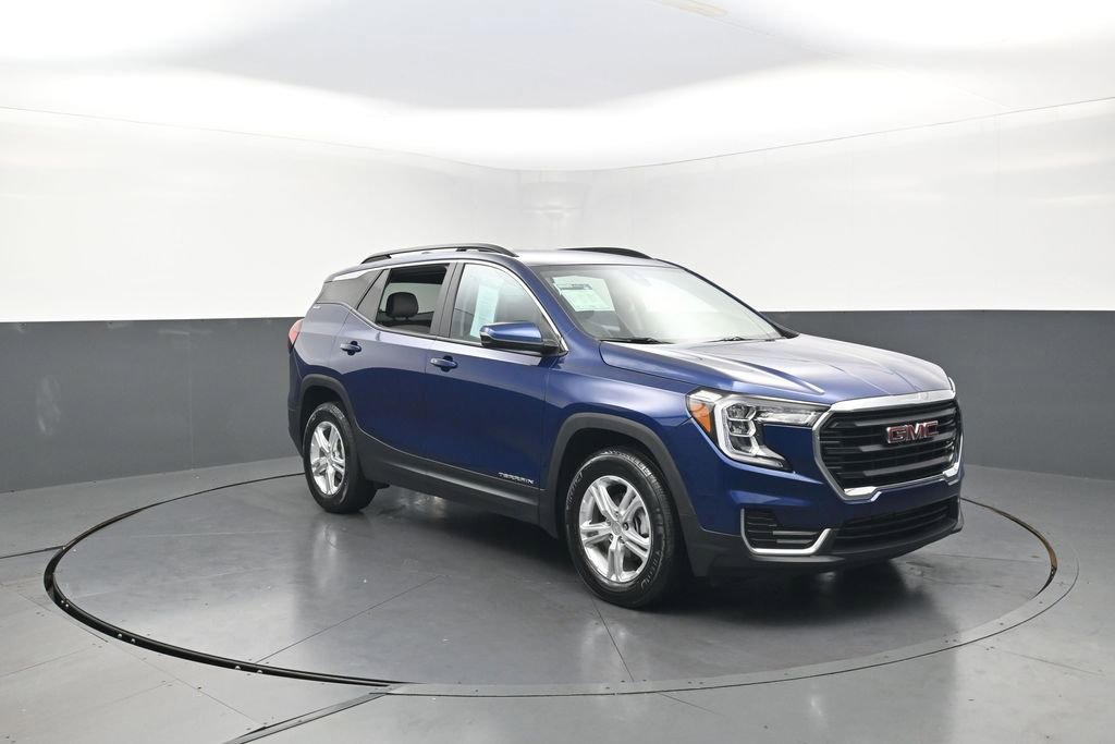 Used 2023 GMC Terrain SLE w/ Driver Convenience Package FWD image 3