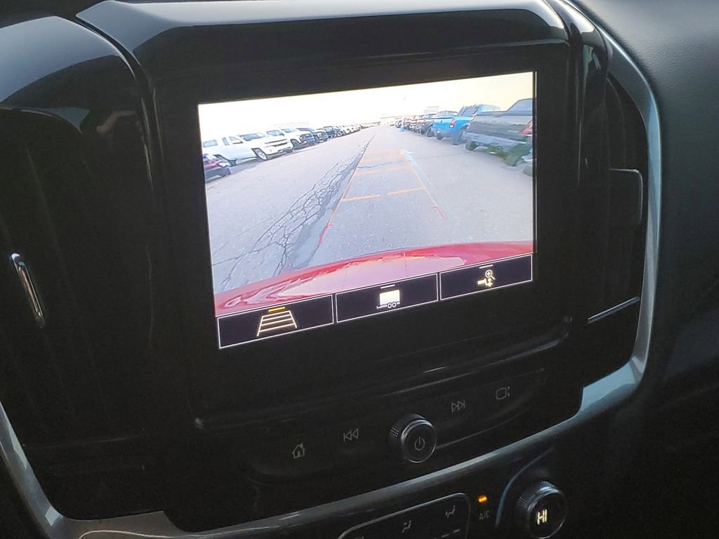 Used 2020 Chevrolet Traverse LT image 17