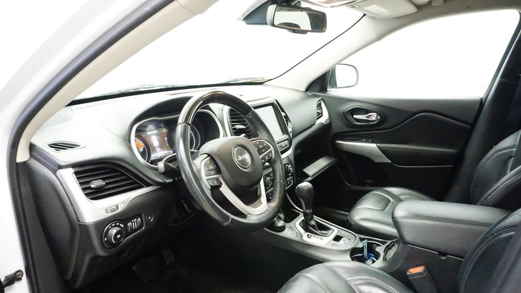 Used 2016 Jeep Cherokee Overland w/ Technology Group image 23
