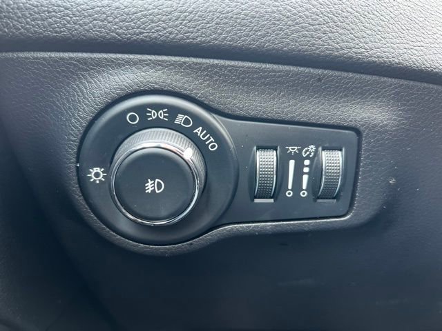 Used 2020 Jeep Compass Limited w/ Advanced Safety Group image 16