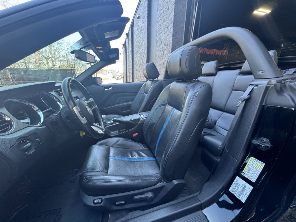 Used 2013 Ford Mustang GT Premium w/ Security Pkg RWD image 12