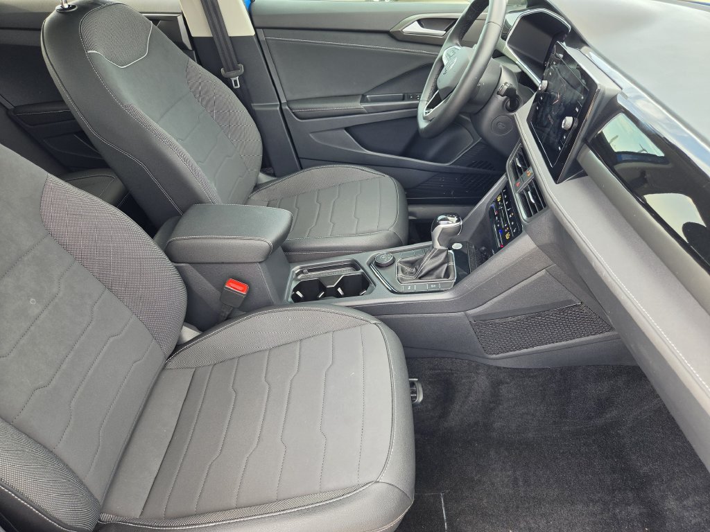 Certified 2025 Volkswagen Taos SE AWD/4WD image 12