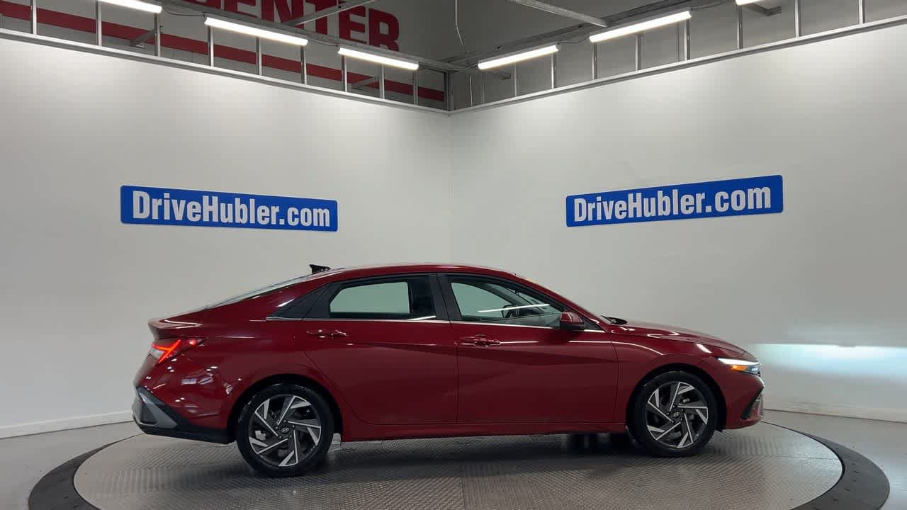 Used 2025 Hyundai Elantra SEL FWD image 3
