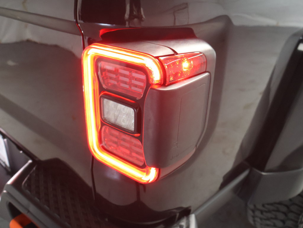 Used 2020 Jeep Gladiator Mojave AWD/4WD image 32