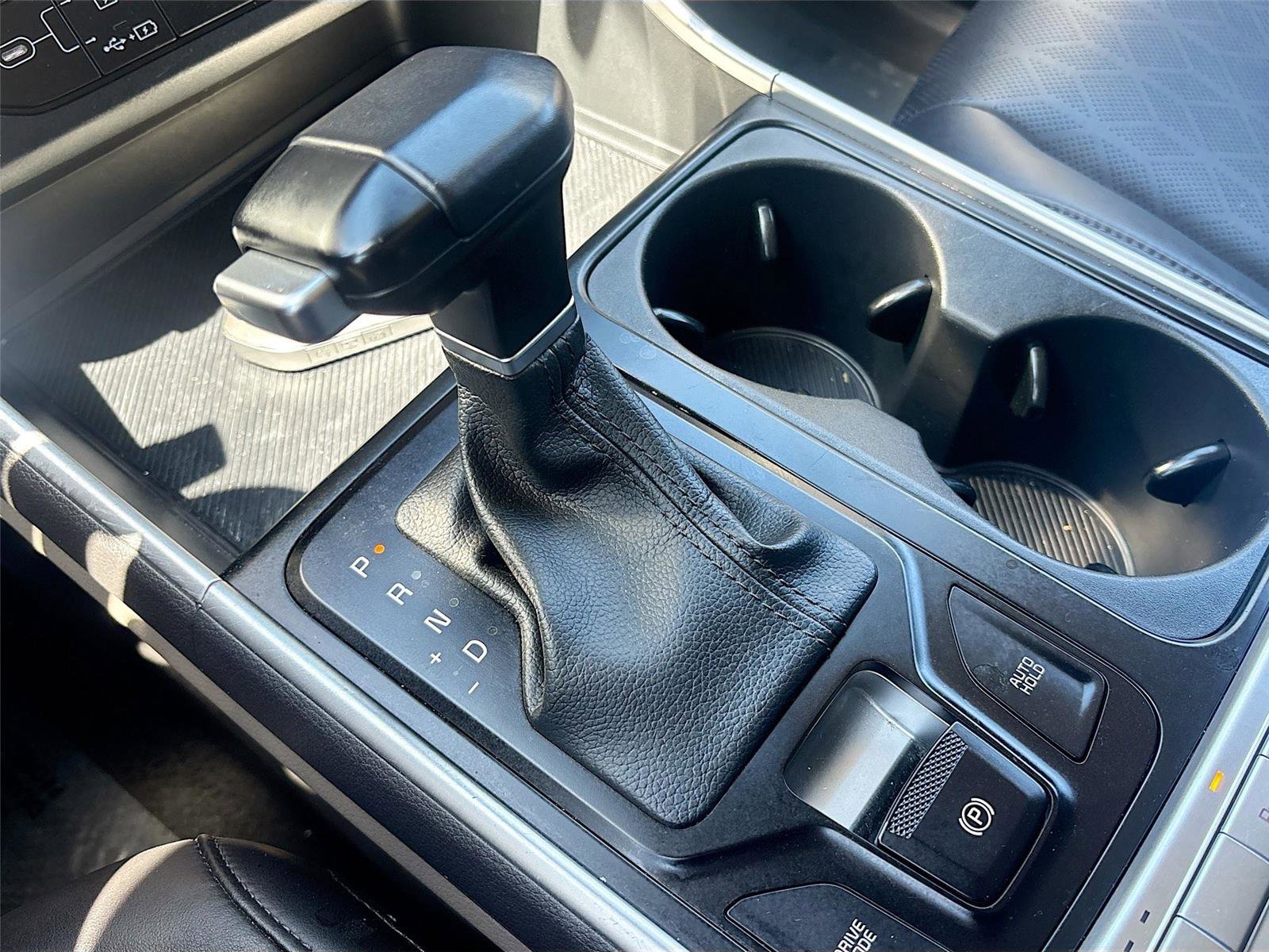 Used 2025 Kia Carnival FWD image 17