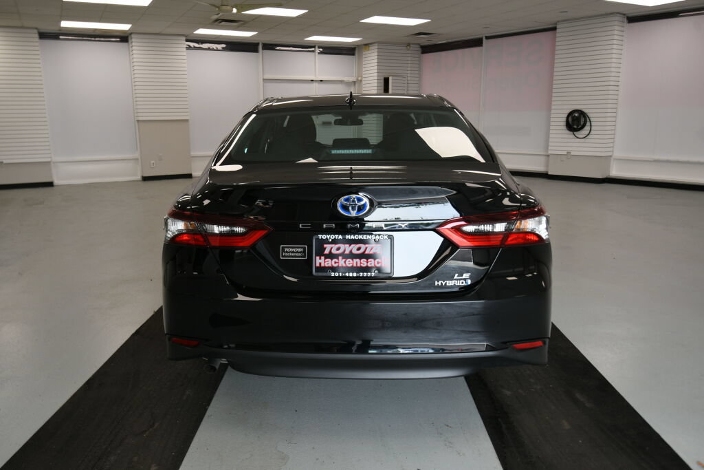 Used 2022 Toyota Camry LE FWD image 5