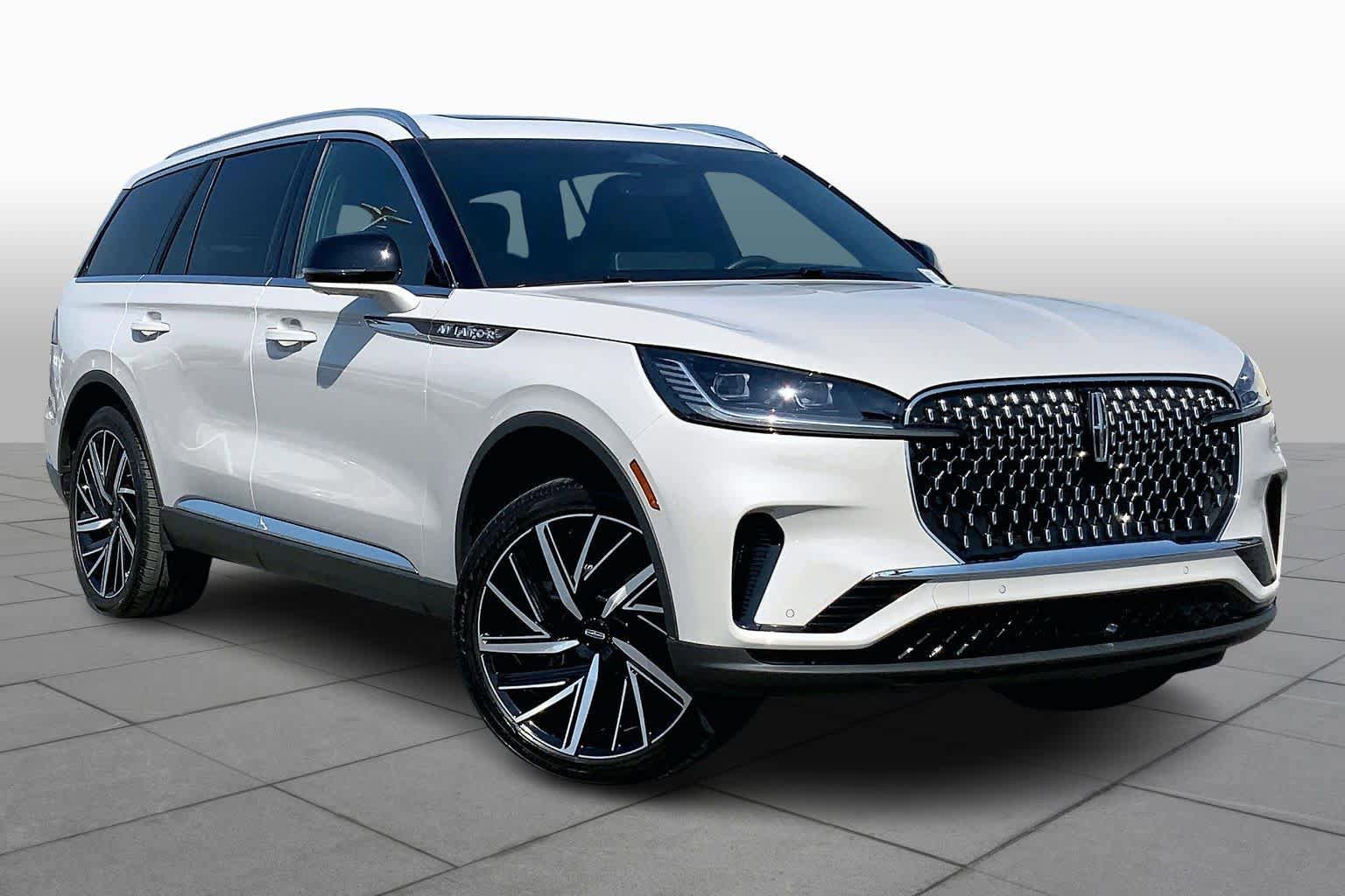 Used 2025 Lincoln Aviator Reserve w/ Equipment Group 201A image 3
