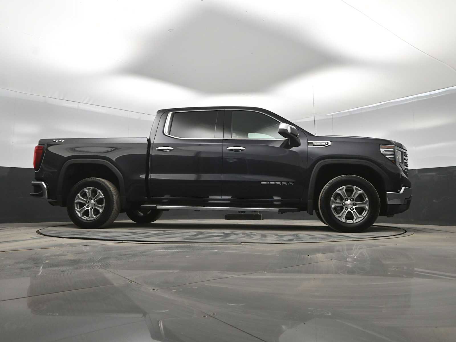 Used 2022 GMC Sierra 1500 SLT w/ SLT Convenience Package image 39