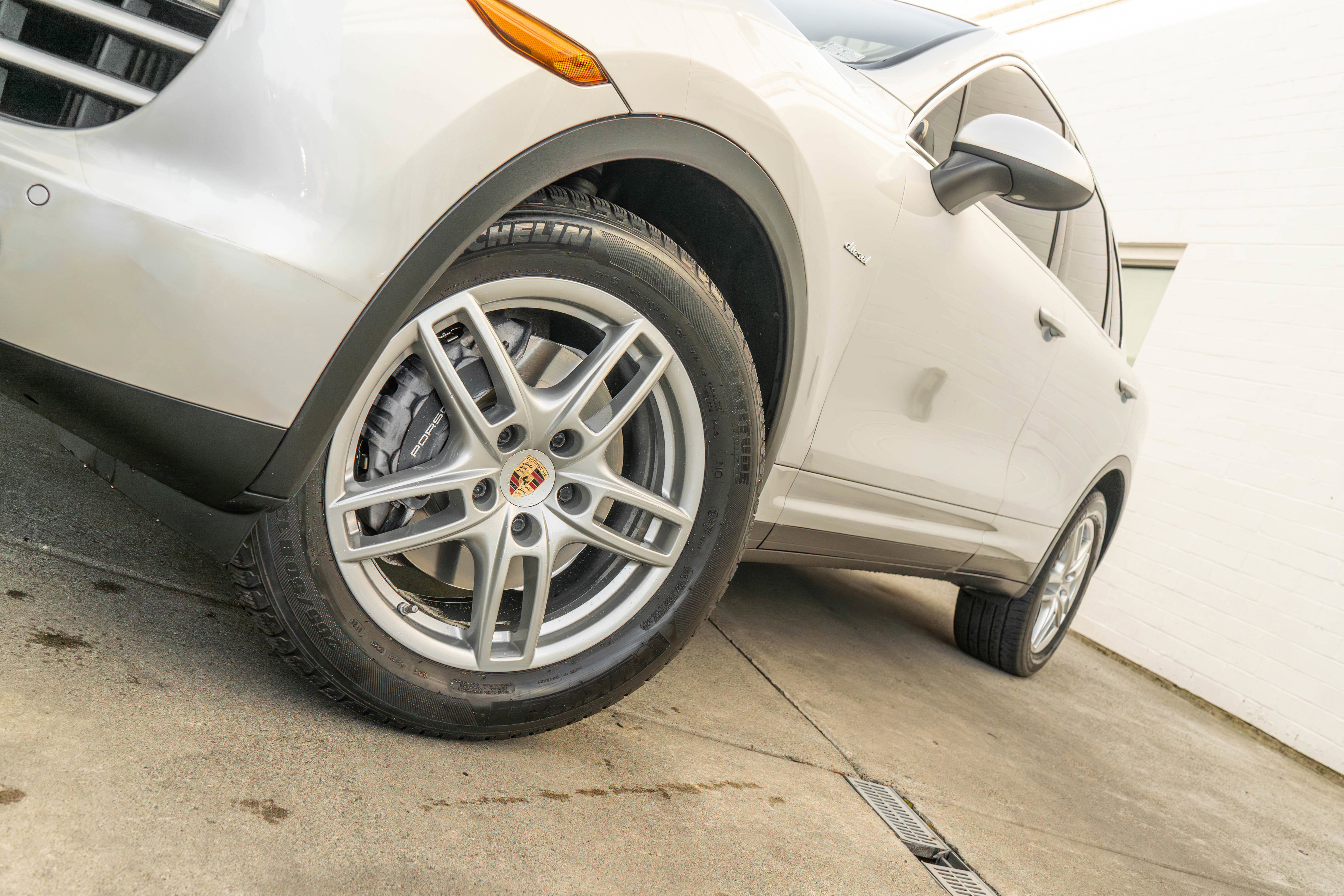 Used 2013 Porsche Cayenne Diesel AWD/4WD image 4