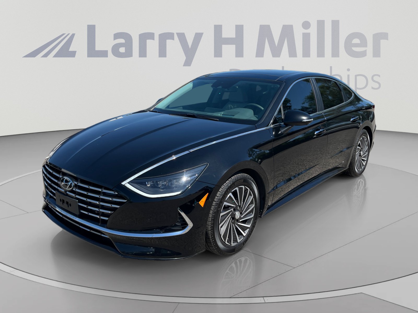 Used 2023 Hyundai Sonata Limited w/ Cargo Package FWD image 1