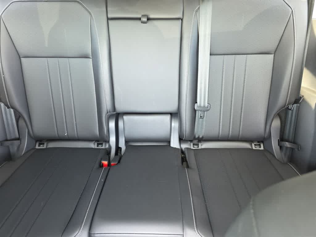 Used 2024 Volkswagen Tiguan SE w/ Panoramic Sunroof Package AWD/4WD image 14