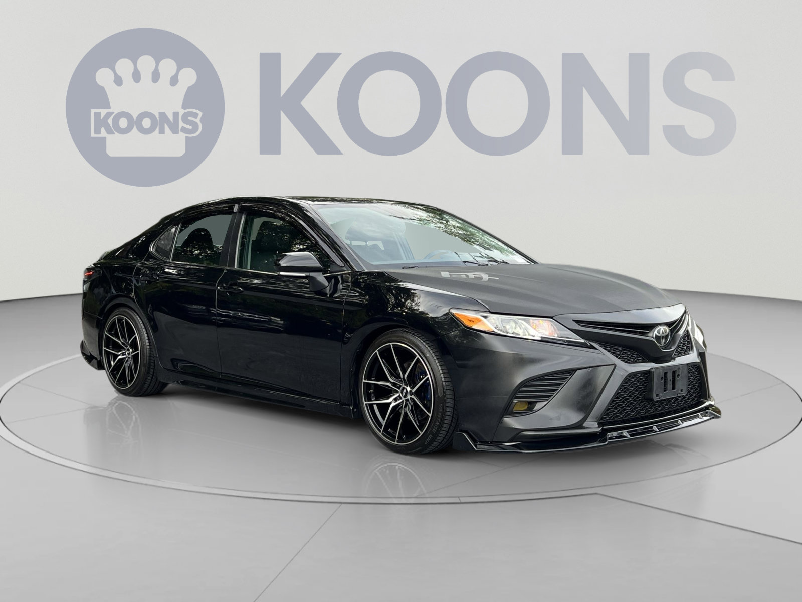 Used 2019 Toyota Camry SE w/ Audio Package FWD image 2