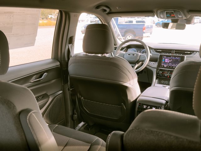 New 2025 Jeep Grand Cherokee L Laredo w/ Luxury Tech Group I image 16