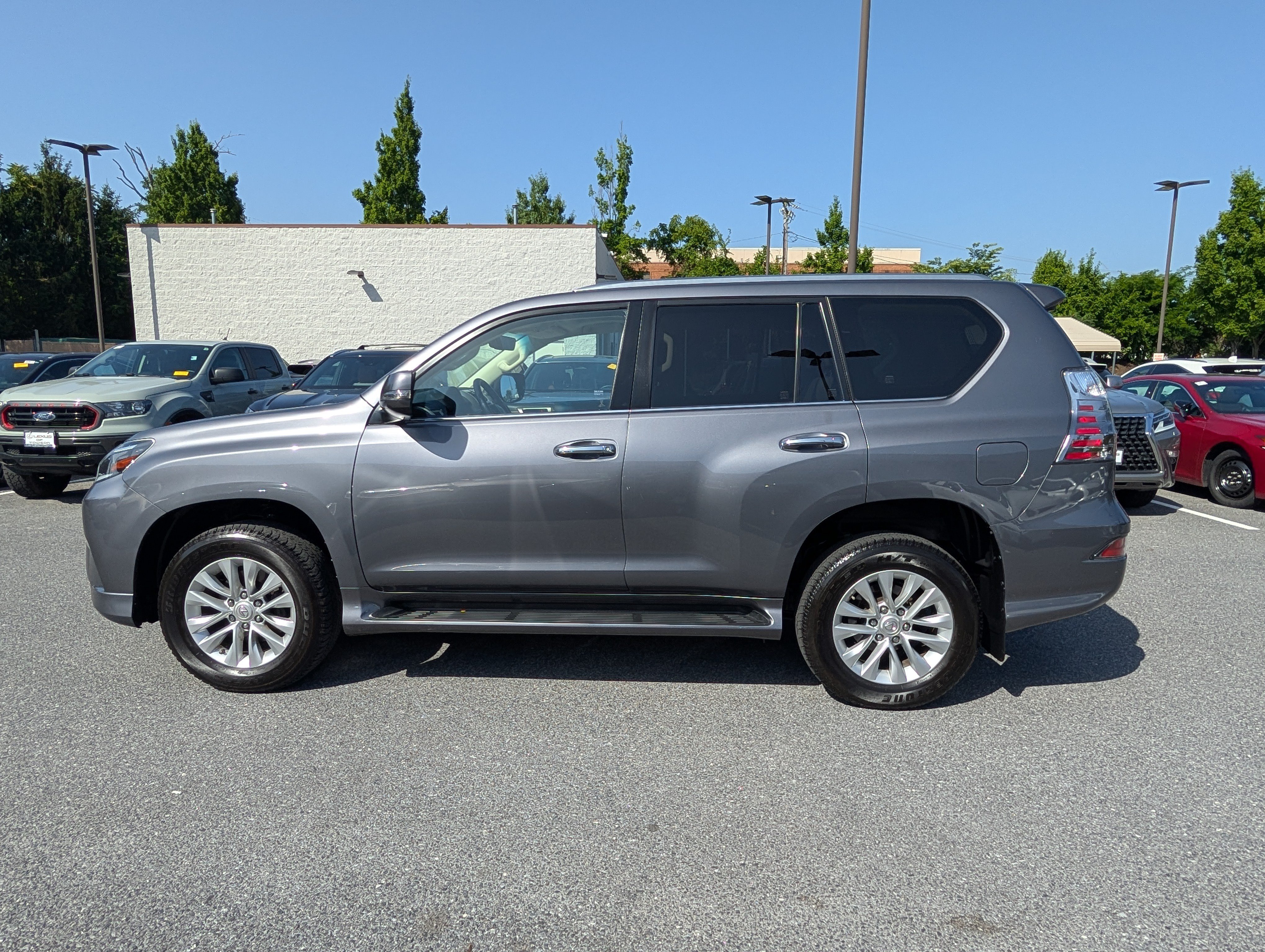 Used 2021 Lexus GX 460 w/ Accessory Package AWD/4WD image 6