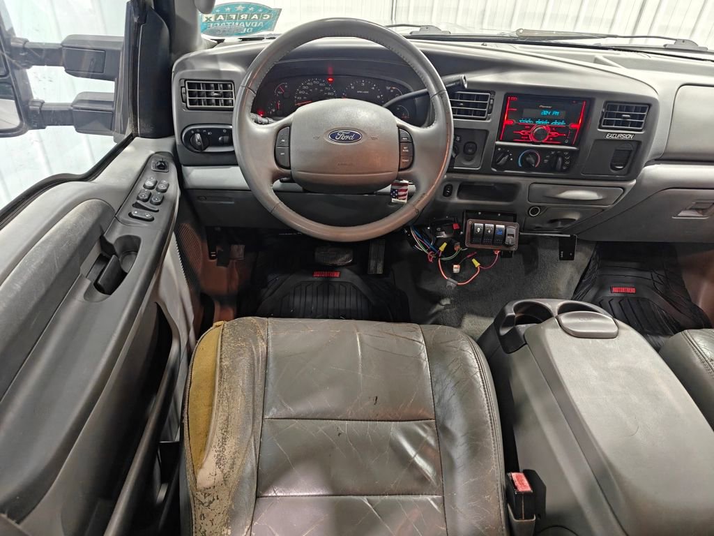 Used 2004 Ford Excursion XLT AWD/4WD image 4