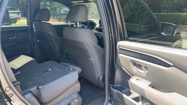 Used 2025 Honda Pilot Sport image 12