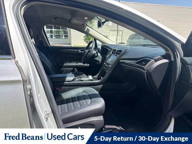 Used 2017 Ford Fusion SE w/ Fusion SE Technology Package FWD image 23