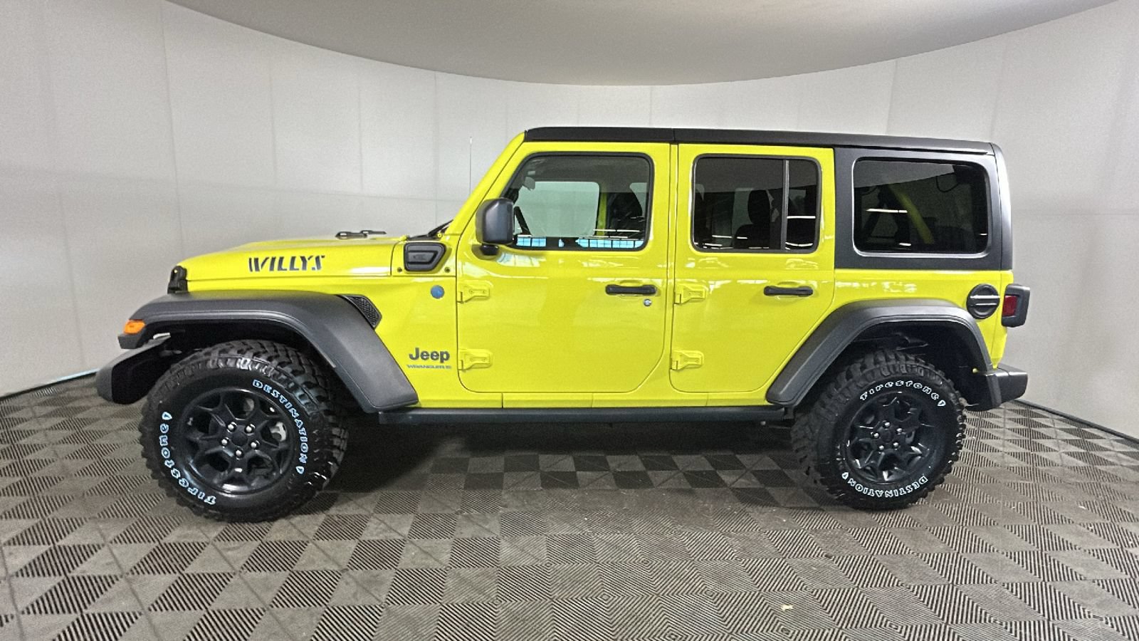 Used 2023 Jeep Wrangler Unlimited w/ Cold Weather Group AWD/4WD image 7