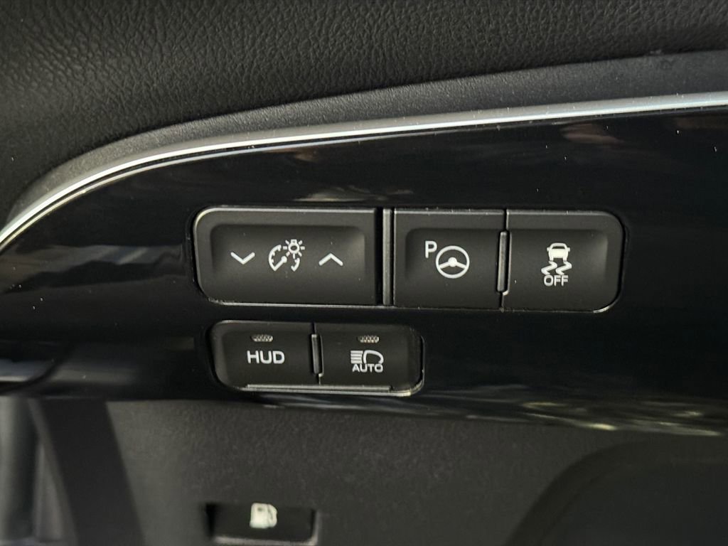 Used 2022 Toyota Prius XLE image 20