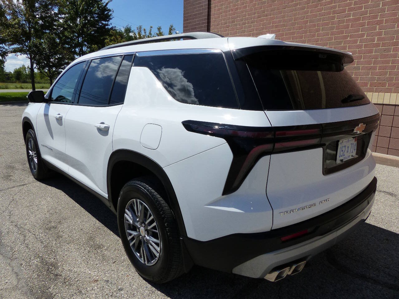 Used 2026 Chevrolet Traverse LT w/ Driver Confidence Package AWD/4WD image 7
