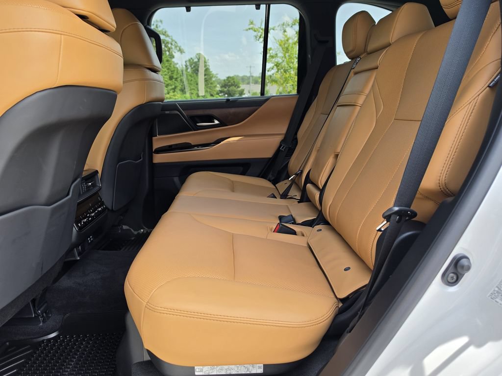 Used 2026 Lexus LX 600 4WD w/ Accessory Package (2T) image 20