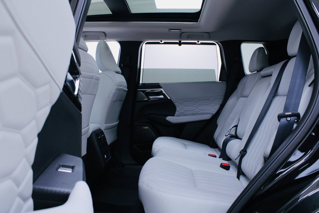 New 2025 Mitsubishi Outlander AWD image 22