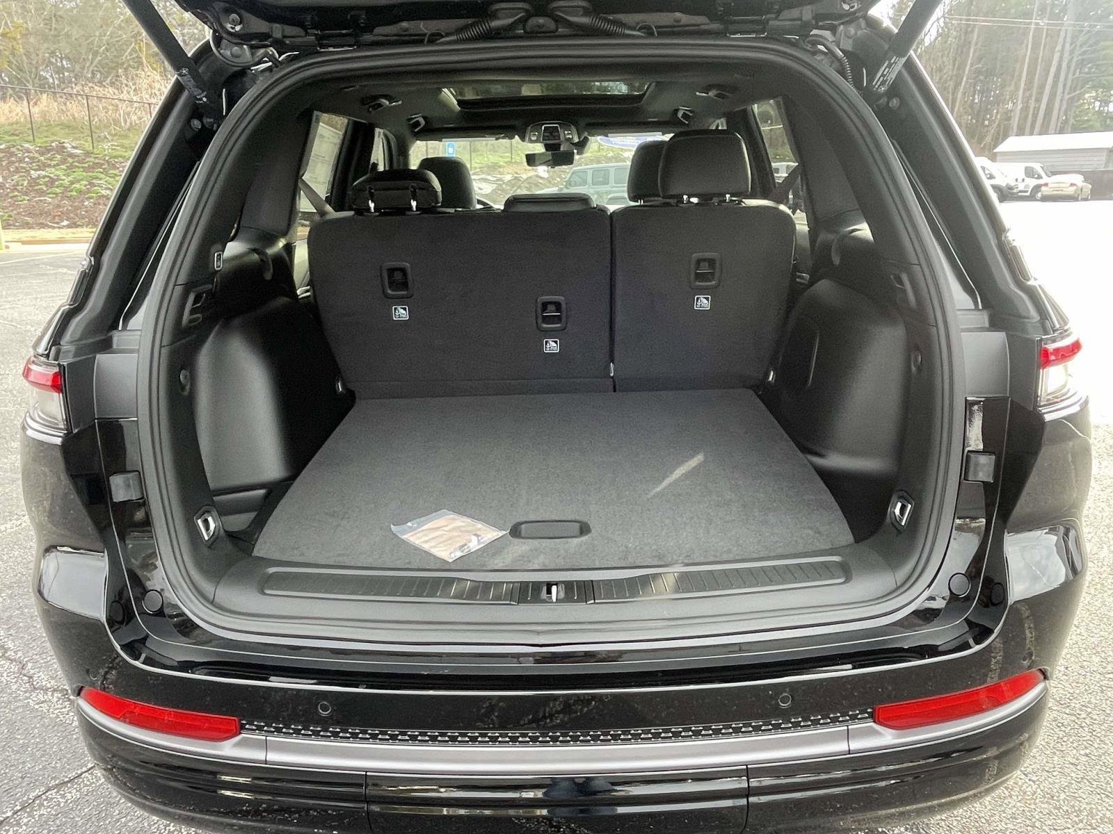 New 2026 Jeep Grand Cherokee Limited AWD/4WD image 4