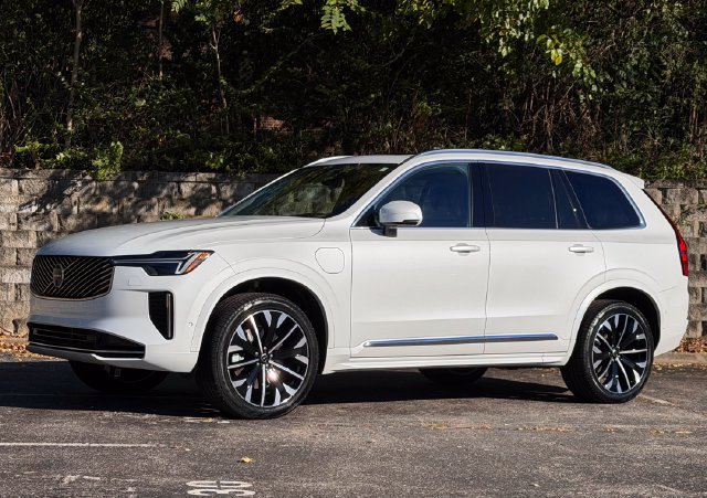 Used 2025 Volvo XC90 T8 Ultra w/ Protection Package Premier AWD/4WD image 11
