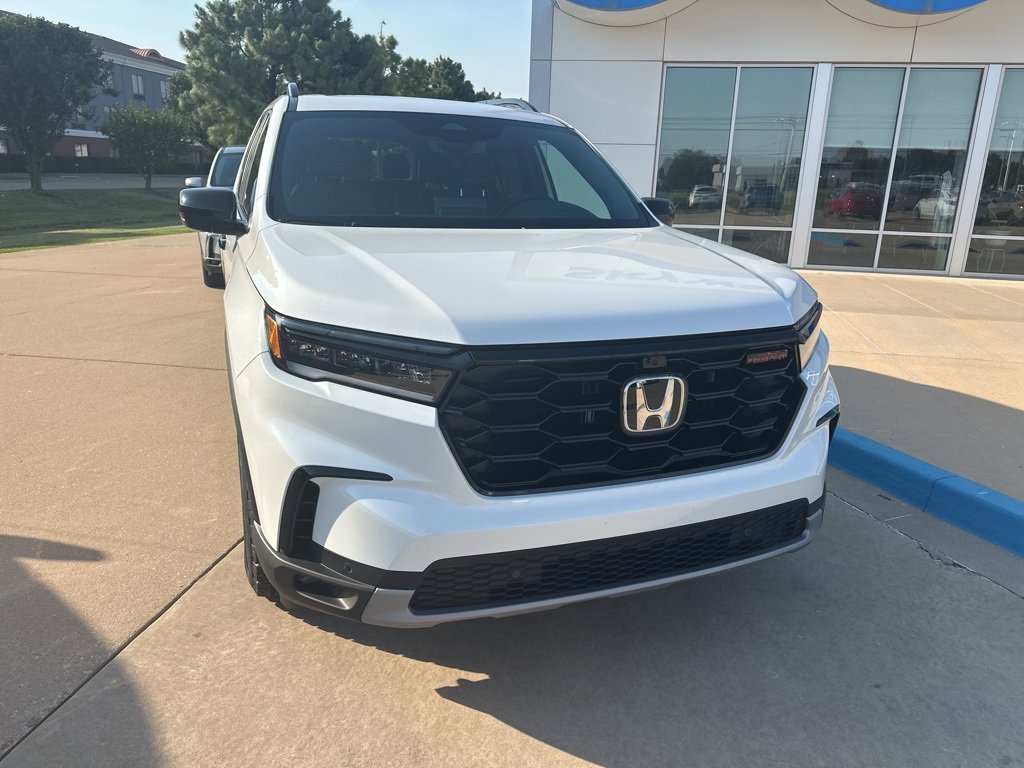New 2025 Honda Pilot TrailSport image 2